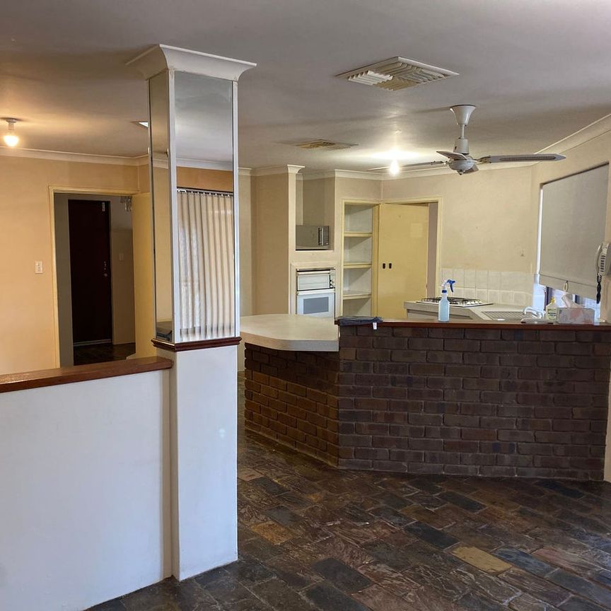 FOR LEASE – 190 Woodland Parade, Stake Hill WA 6181 - Photo 1