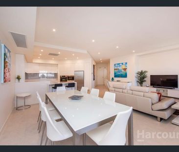 Penthouse Living with Views - Photo 2