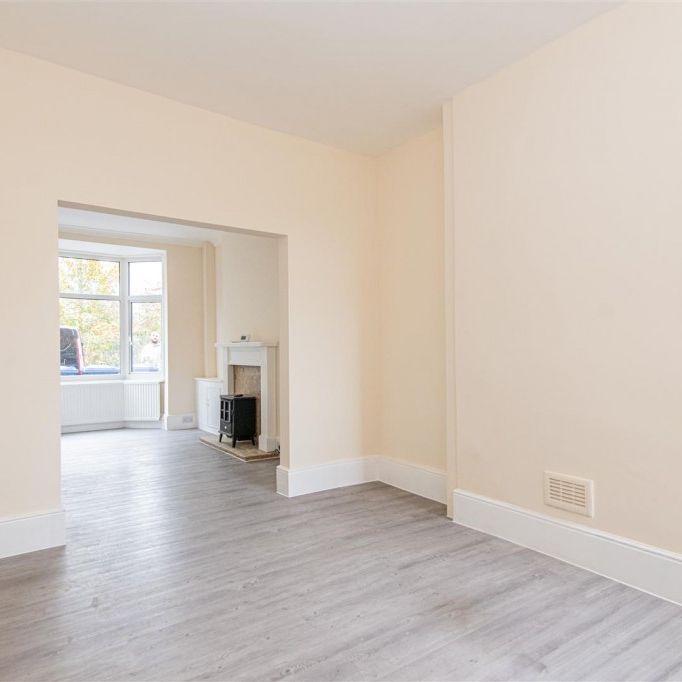 3 bed House - Mid Terrace To Let - Photo 1