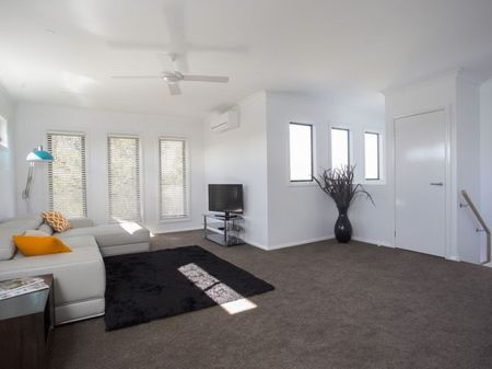 2/31 Booth Street, Golden Square - Photo 2