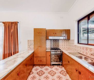 3 Bed, 1 Bath - Photo 6