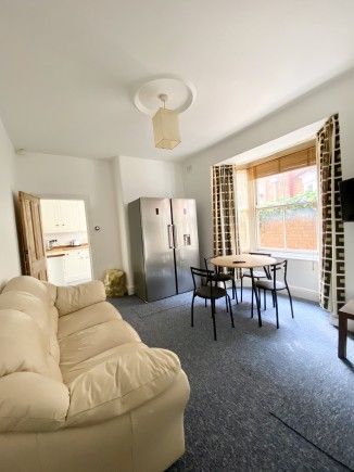 1 Bed - Upperton Road, Leicester, - Photo 4