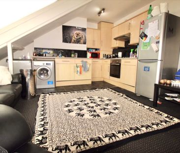 4 Bed - 5B Chestnut Avenue, Hyde Park, Leeds - LS6 1AZ - Student - Photo 1