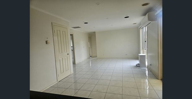 Family home in Cranbourne East - Photo 1