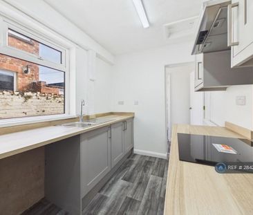 3 bedroom terraced house to rent - Photo 6