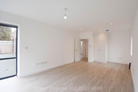 Price £2,900 pcm - Available Now - Unfurnished - Photo 2