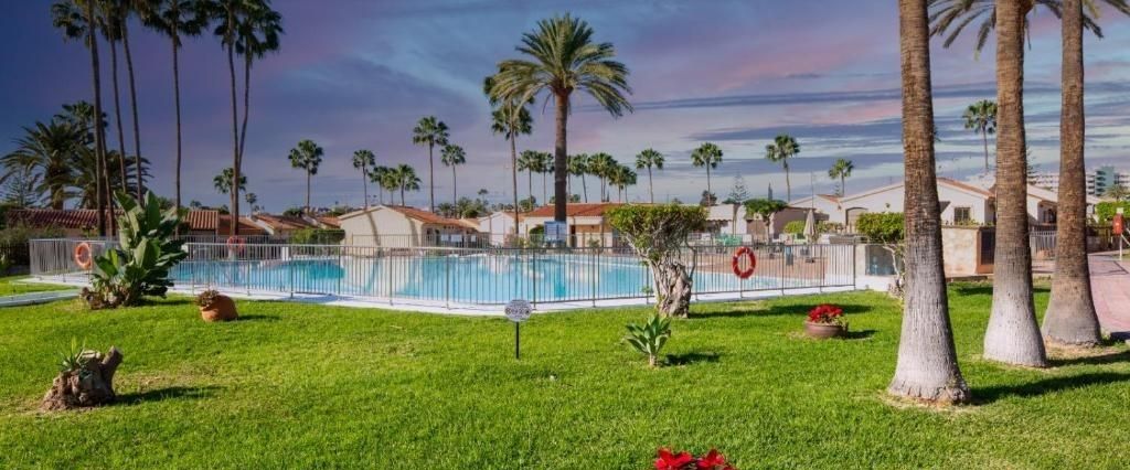 Beautiful Bungalow with Large Garden in Playa del Inglés - Photo 1