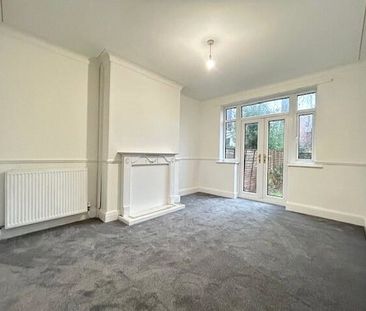 4 bedroom house to rent Moorland View, Leeds, West Yorkshire, LS17 - Photo 2