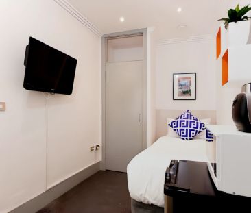 Pleasant studio with shared bathroom not far from the University of... - Photo 6