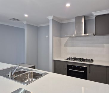 FOR LEASE – BRAND NEW 4 BEDROOM FAMILY HOME WITH EXPANSIVE LAWN AND... - Photo 5