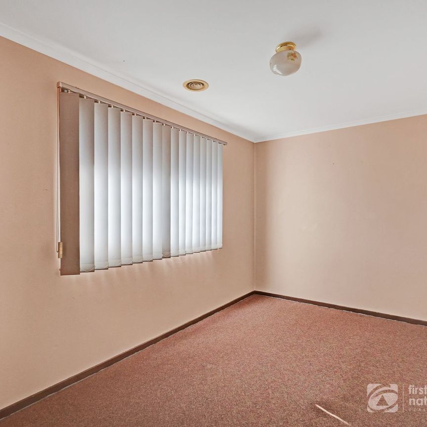 Beautifully Presented Family Home in Prime Melton West Location! - Photo 1