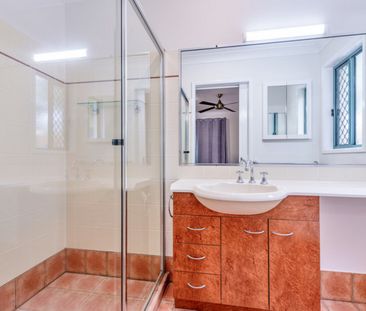 2/7 Coral Avenue, Labrador - Photo 2