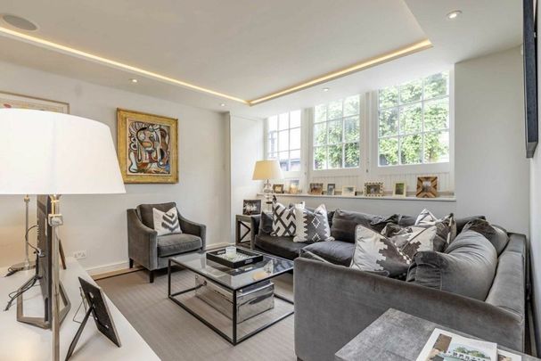 St. Lukes Mews, Notting Hill, W11 - Photo 1