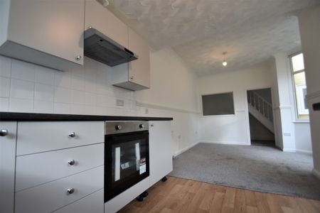 2 bedroom terraced house to rent - Photo 2