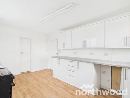 3 bedroom flat to rent - Photo 5