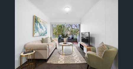 Spacious One-Bedroom Apartment in a Prime Harbourside Location - Photo 2