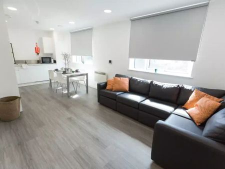 Essential Cluster En-suite - Photo 2