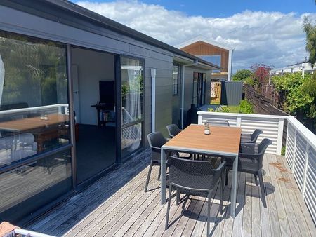 Large Family Home - Photo 4