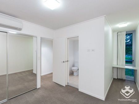 Break Lease Oppotunity - only $670/week for Spacious 2 Bedroom Apartments with 2 Carspace - Photo 2