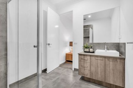 Modern Family Home - Photo 5