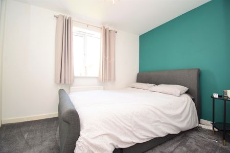 Martin Hunt Drive, Stanway, Colchester, Essex, CO3 8BL - Photo 5