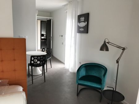 T1 RDC de 23m2 à 27m2 meublé et équipé - Photo 5