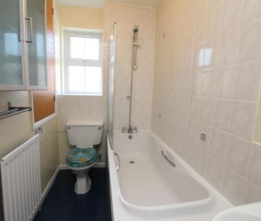 2 bedroom semi-detached house to rent - Photo 4