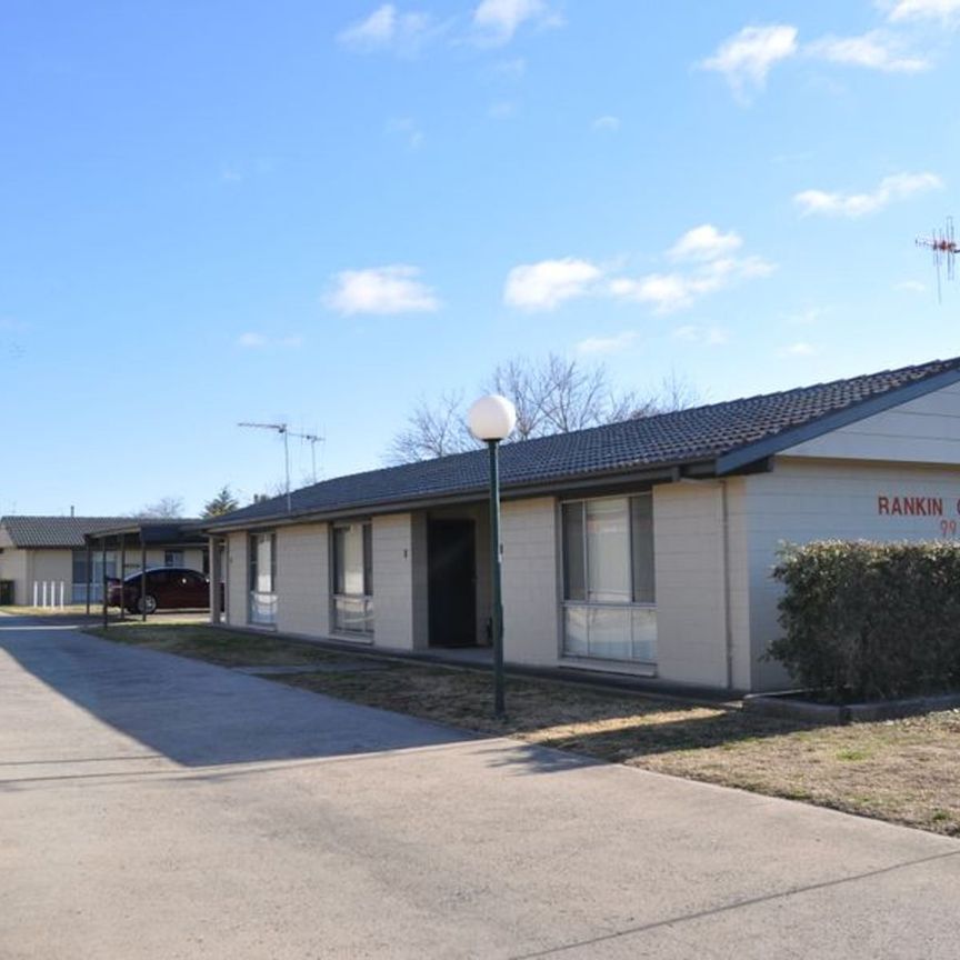 CENTRAL CBD LIVING – LOW MAINTENANCE & CONVENIENT - Photo 1