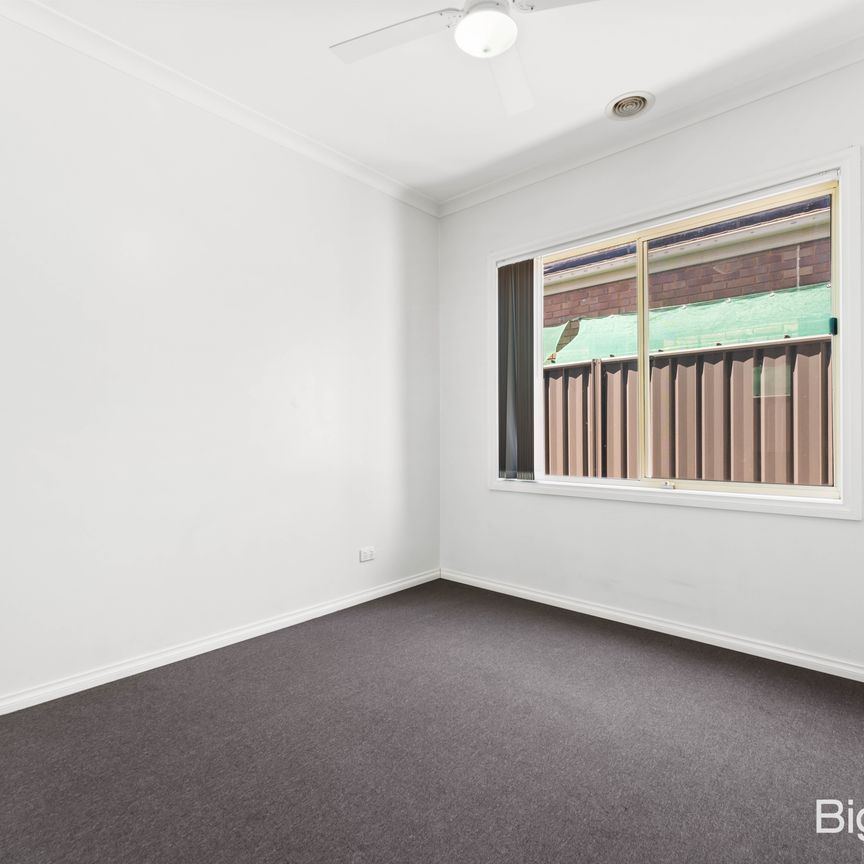 Spacious 3-Bedroom Family Home for Rent in Mernda Village Estate - Photo 1