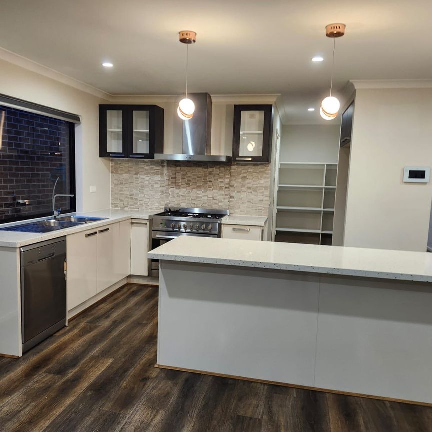 Modern Comfort, Smart Living, and an Ideal Location in the Heart of Wollert - Photo 1