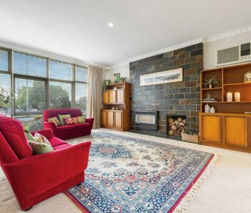 Spacious Family Home in a Prime Mount Waverley Locale - Photo 3