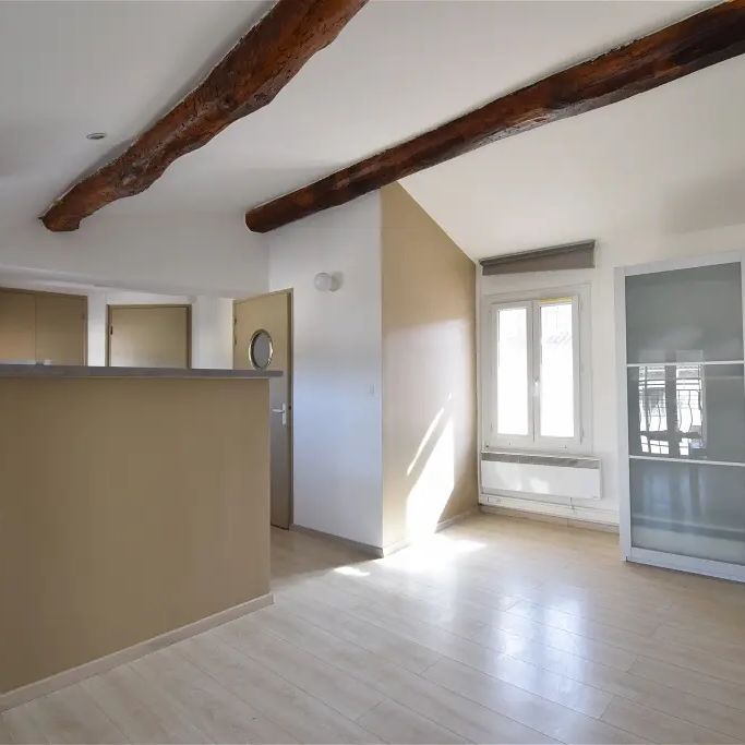 Location appartement 1 pièce - 27m² à Cuers (83390) - Photo 1
