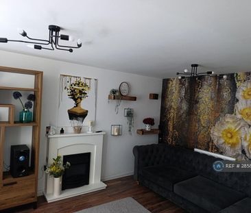4 bedroom detached house to rent - Photo 2