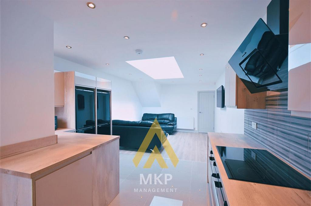 7 bedroom terraced house to rent - Photo 1