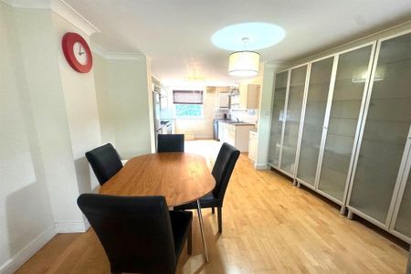 3 bedroom apartment to rent - Photo 4