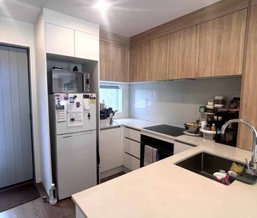 Fully furnished desirable end townhouse - Photo 5