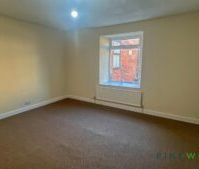 2 BEDROOM Flat - Photo 3