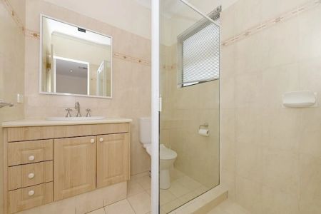 Modern Chic Townhouse in Prime Fremantle Location - Photo 4