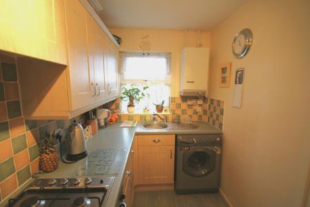 2 bedroom terraced house to rent - Photo 2