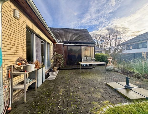 Familienfreundliche Erdgeschosswohnung mit modernem Flair und sonniger Terrasse in Marklohe! - Photo 1