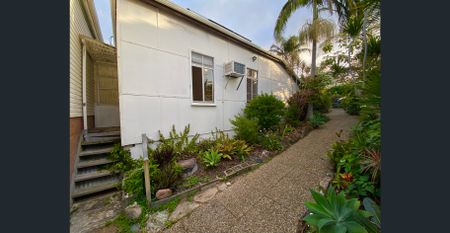 Wake up to the Waves and the Sunrise! Cottage for Rent! - Photo 3