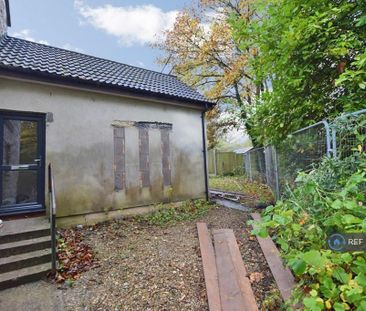 2 bedroom semi-detached house to rent - Photo 5