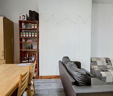 3 bedroom flat to rent - Photo 3