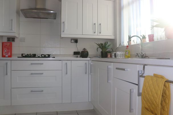 Room in a Shared House, Capstone Avenue, B18 - Photo 1