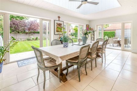 A substantial residence set in a sought after gated development set in pretty landscaped gardens. - Photo 4