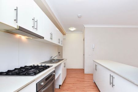 10/6-8 The Crescent, Homebush. - Photo 3