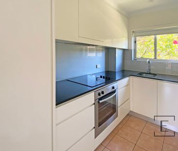 UPDATED 2 BEDROOM APARTMENT - Photo 4