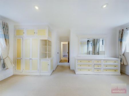 5 bedroom detached house to rent - Photo 2