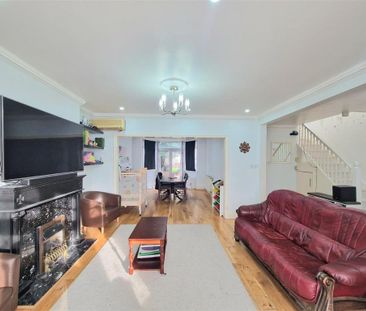 4 bedroom detached house to rent - Photo 2