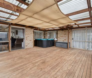 Stunning 4BR Family Home in Flat Bush - Photo 4